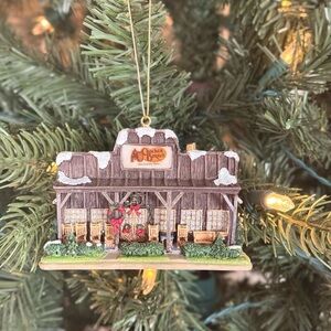 2005 Cracker Barrel Rustic Holiday Cabin Collectible Ornament